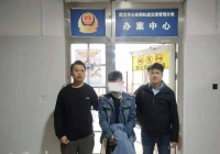 济南一女子向一男子发送裸照后被勒索1万。聊天截图曝光。