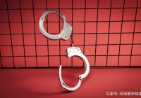 三名辅警被“造反”，为被囚禁的黑老大跑腿送信，但他们却无处不在。