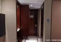 一名陌生男子清晨推开酒店大门，造成孕妇先兆流产。酒店:我们正在协商赔偿。